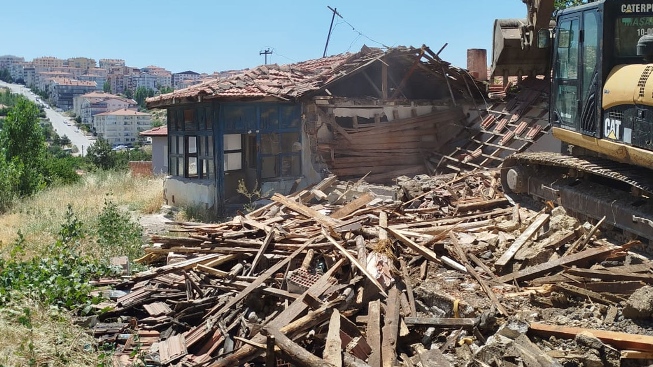 Mamak Yeşilbayır'da 3 metruk bina yıkıldı: Devamı gelecek