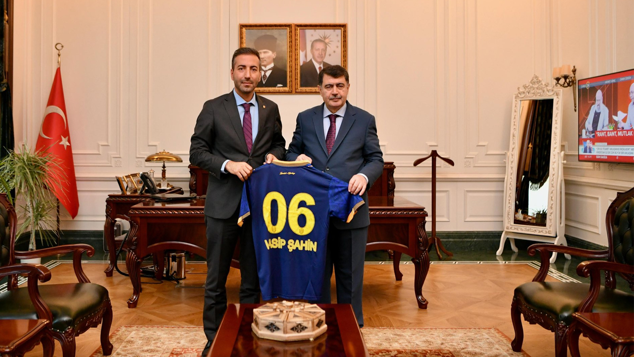 Ankaragücü şehirle bütünleşti: Şimdi de Vali'yi ziyaret ettiler