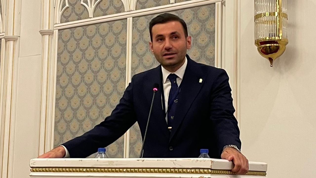 Ankaralı Fenerbahçelilerden başkanlığa seçilen tribüncüye tebrik