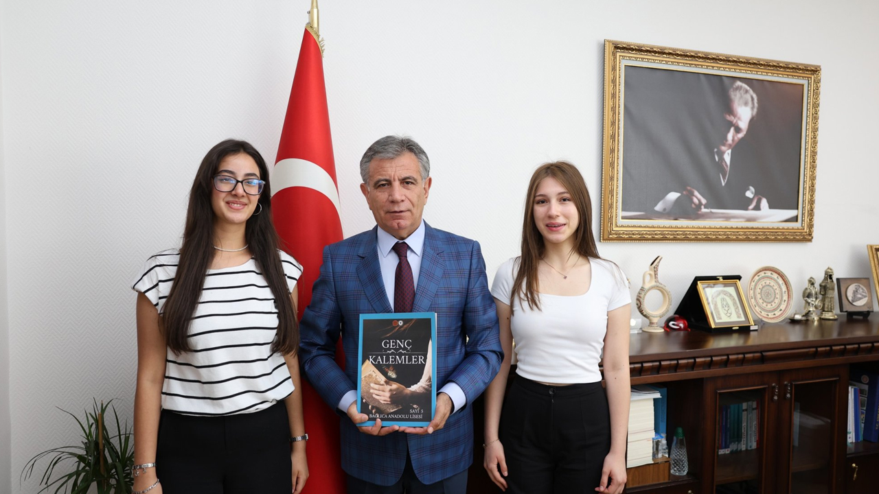 Ankara Milli Eğitim Müdürü liseli dergicileri makamında ağırladı