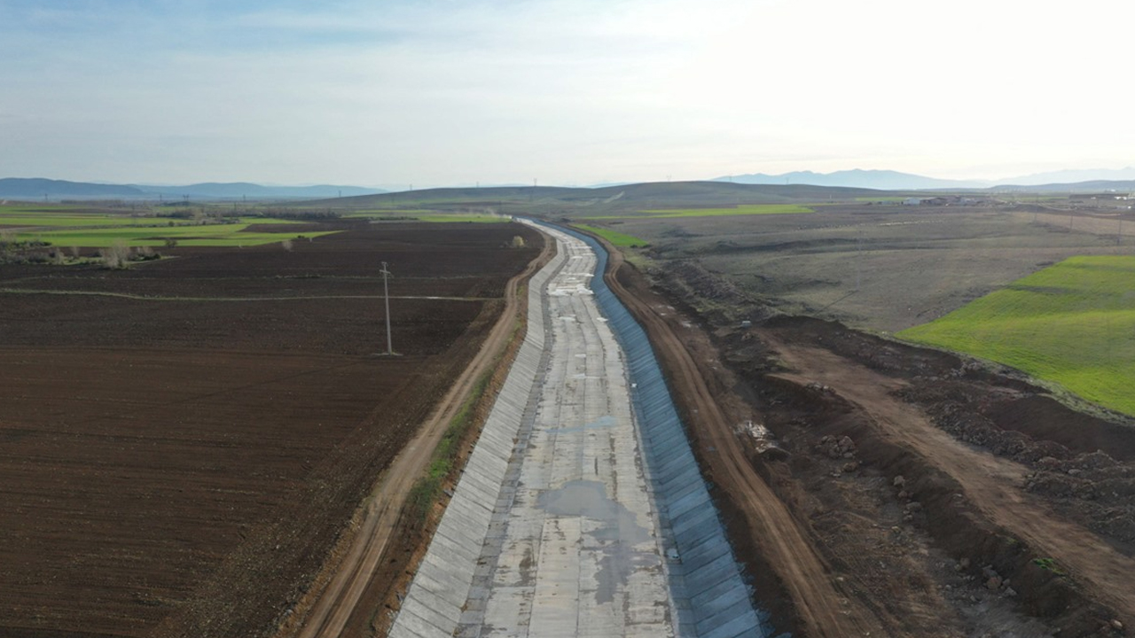 Ankara'nın köylerinde sulama kanalı kazı çalışmaları sürüyor