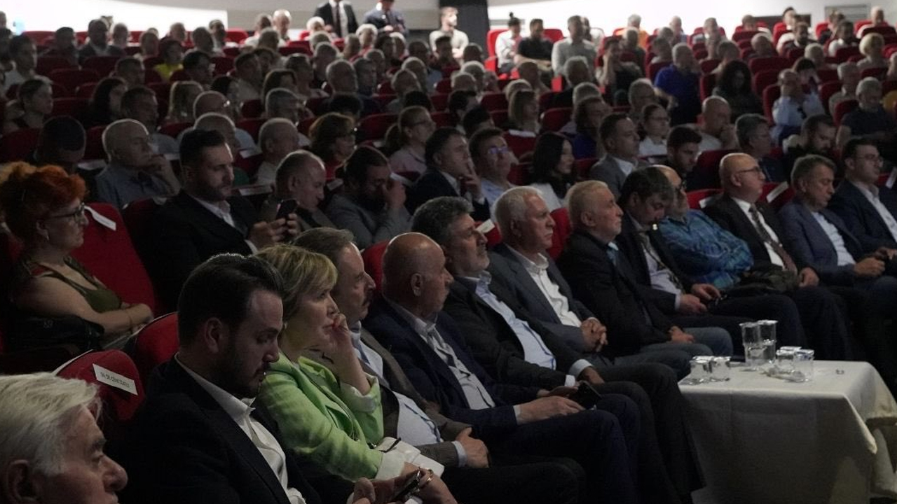 Ankara'daki “Yeni Anayasa Tuzağı” paneline yoğun katılım