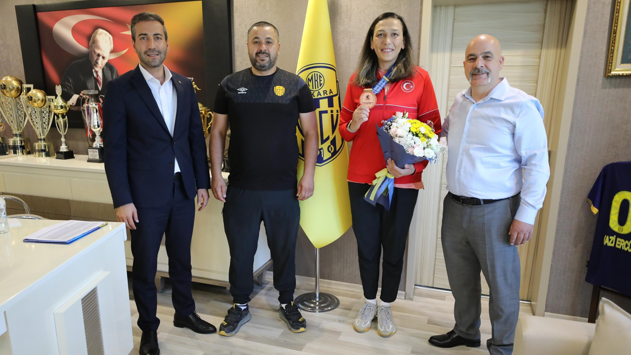 Milli Boksör Elif Güner’den Ankaragücü Başkanı Tekin’e ziyaret