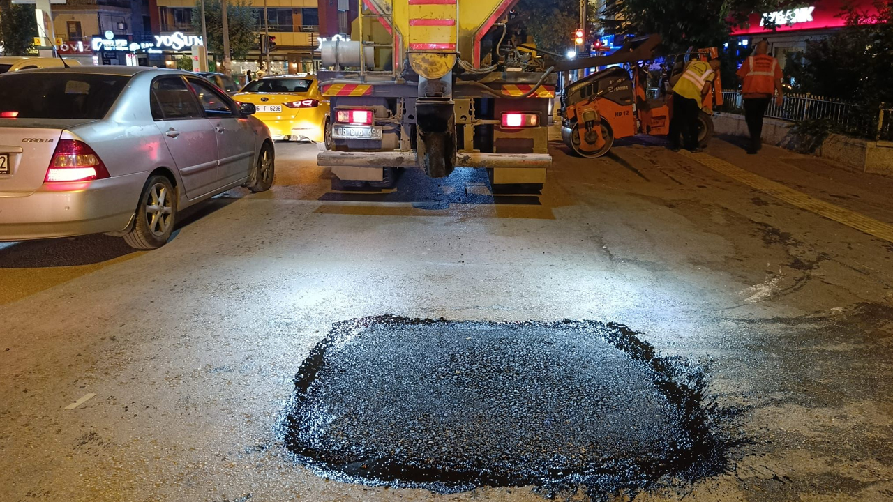 Yenimahalle'de vatandaş bildirdi: ABB ekipleri asfaltı düzeltti