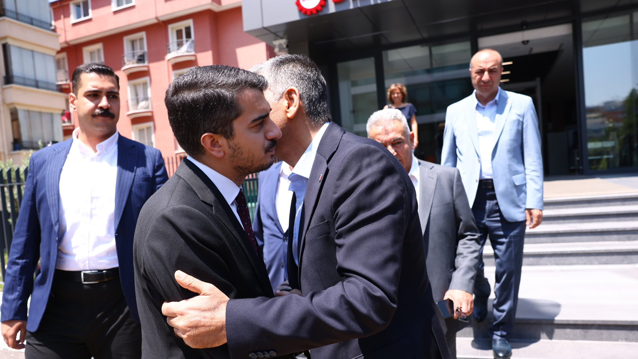 Çankaya Belediye Başkanı komünist sendikacıları ziyaret etti