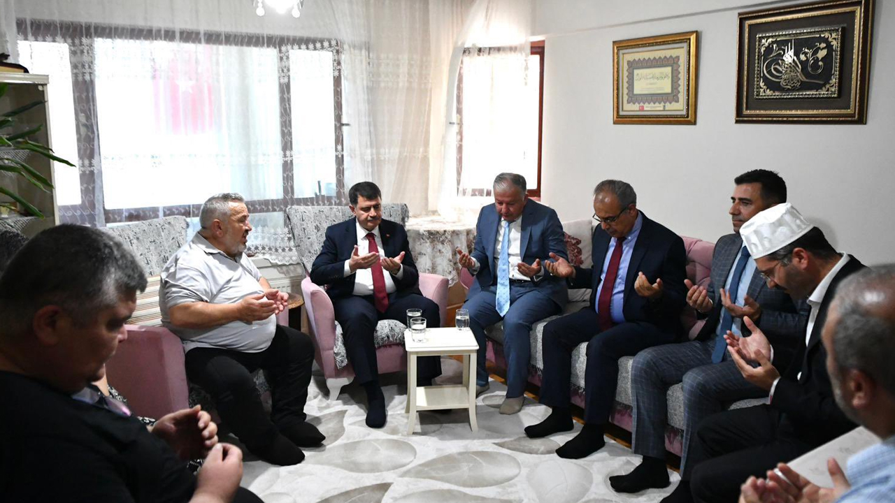 Ankara Valisi'nden 15 Temmuz şehidi Battal İlgün’ün ailesine ziyaret
