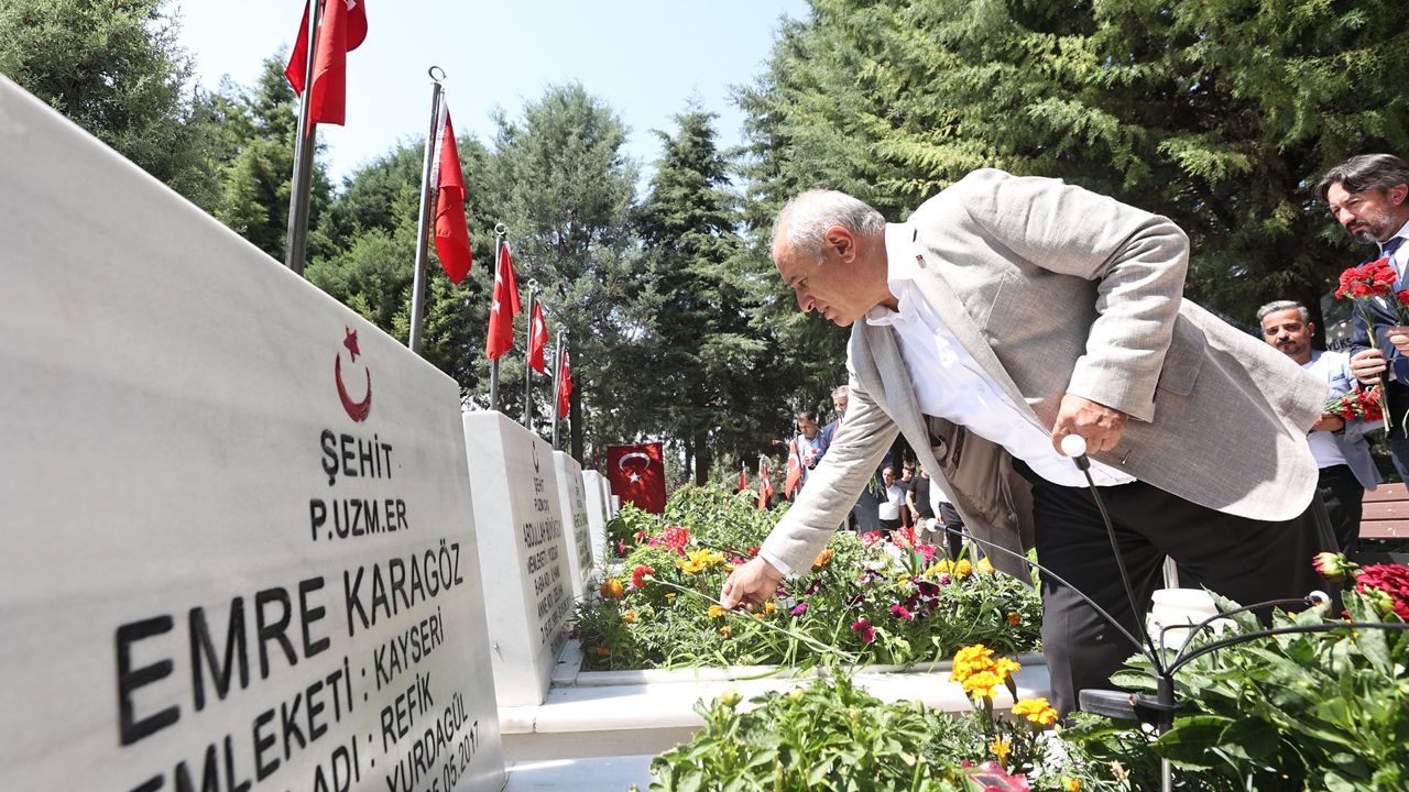 Sincan’da Kaymakam şehitleri kabirleri başında dualarla andı