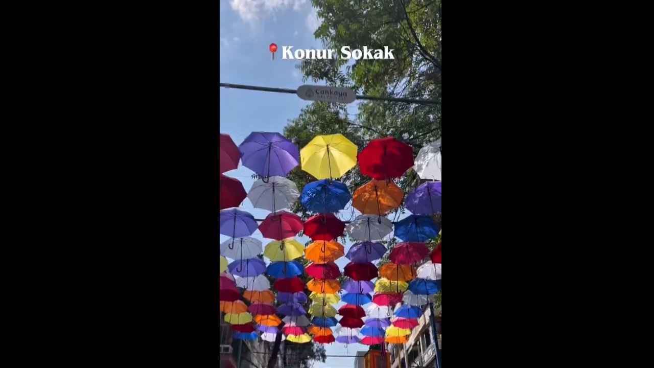 Konur Sokak rengarenk şemsiyelerle süslendi, ortam serinledi