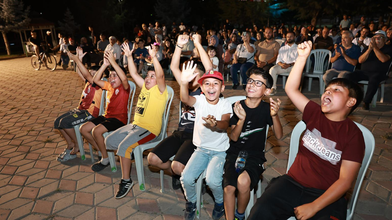 "Mahallemde Hayat Var" konserleri Ankara'da devam ediyor