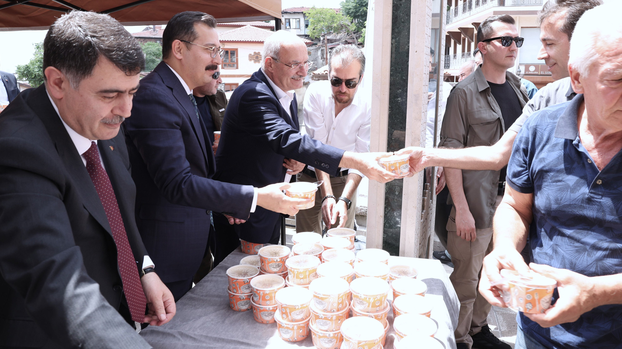 Ankara'da aşure günleri bitmiyor: Bu sefer Vali de katıldı