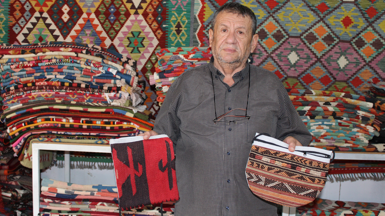 Ankara Kalesi’nde hizmet veren çift, atık kilimleri piyasaya kazandırıyor