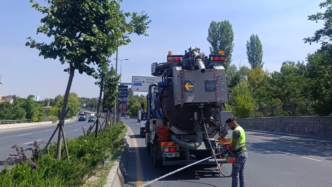 ASKİ’den Mamak’ta su taşkınlarına karşı ızgara temizliği