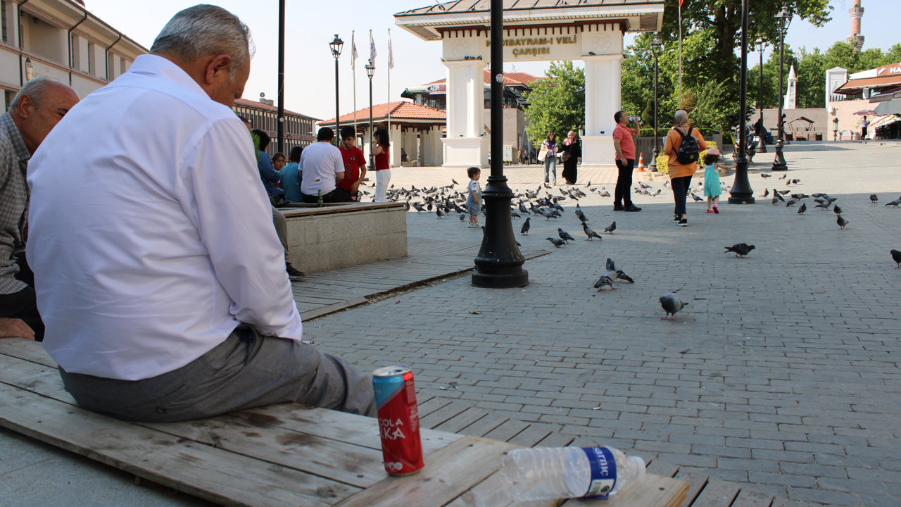 14 ayda yıprandı: Ankara’da banklar kırıldı, zeminler aşındı