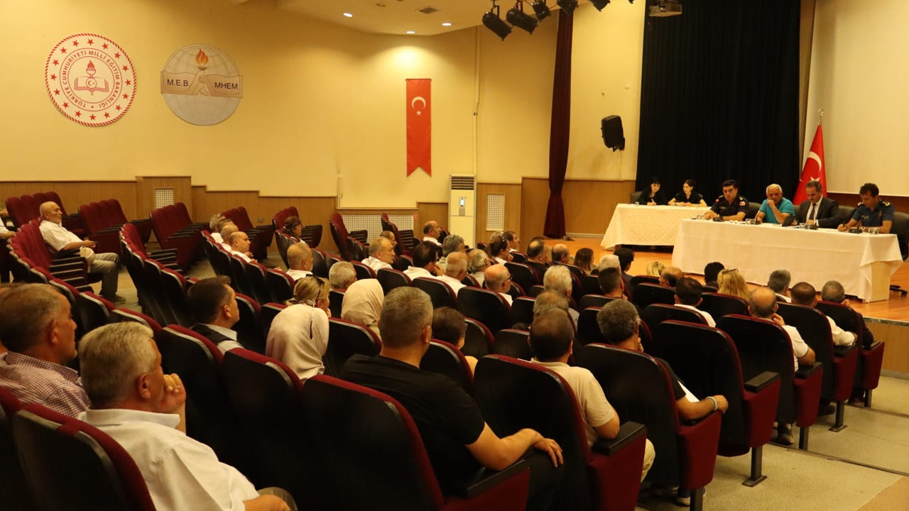 Mamak’ta muhtarlar toplandı: Başkan ve Kaymakam da katıldı