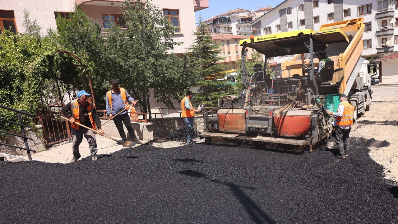 Çankaya'da seferberlik devam: Bir mahalle daha asfaltlandı