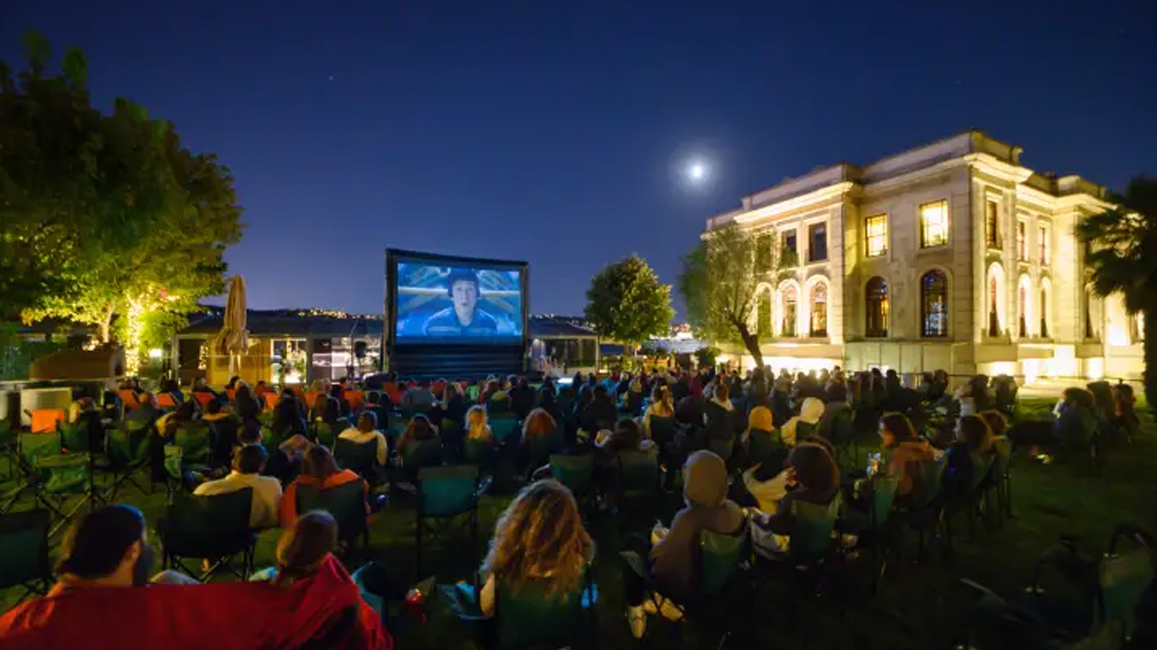 Yenimahalle’de açık hava sinema keyfi devam ediyor
