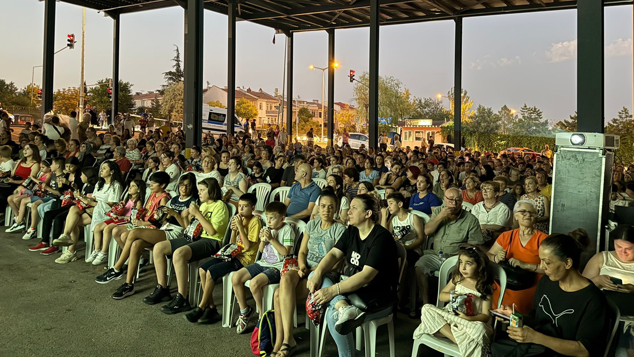Yenimahalle ücretsiz açık hava sinema günleri dolup taşıyor