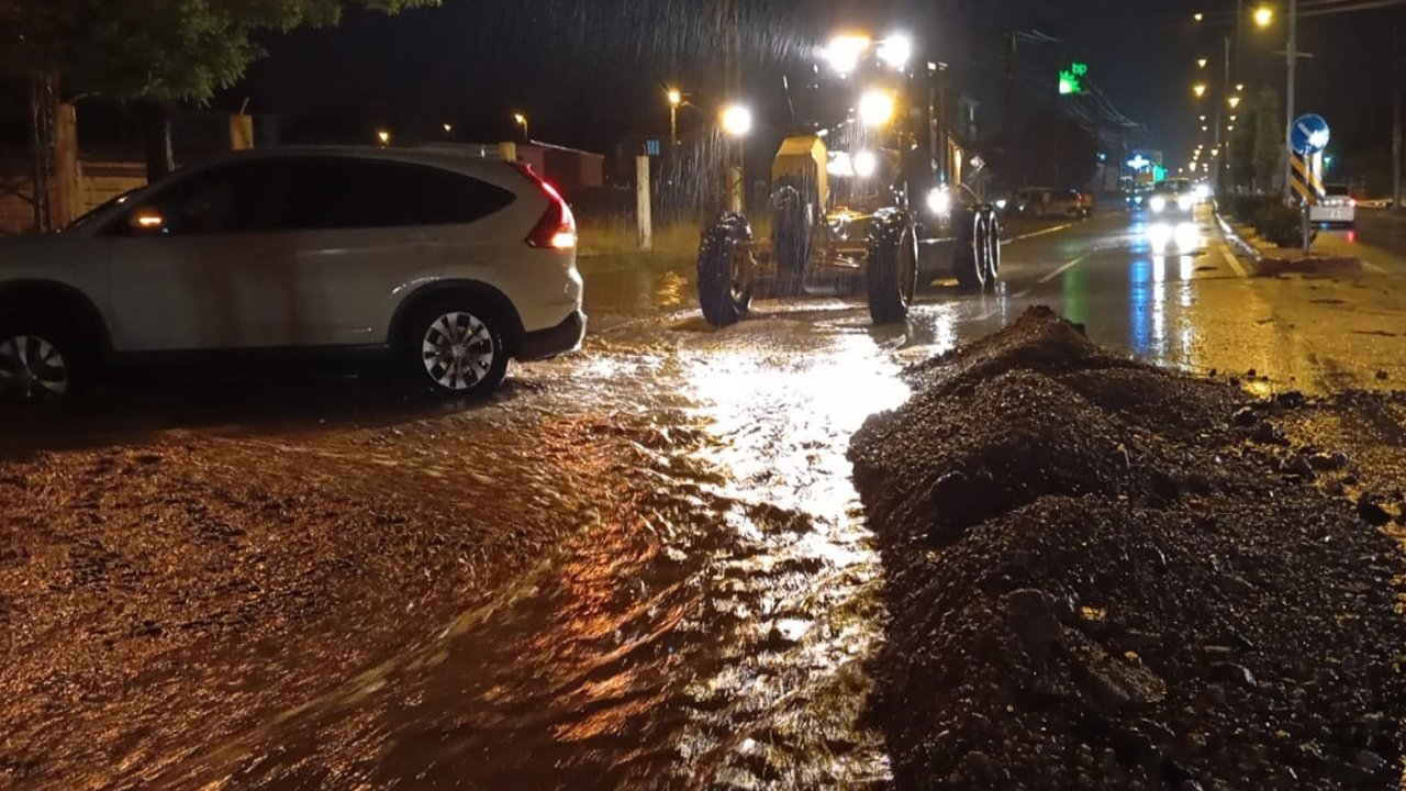 Konya Yunak’ta yağmur nedeniyle köprü çöktü, evleri su bastı