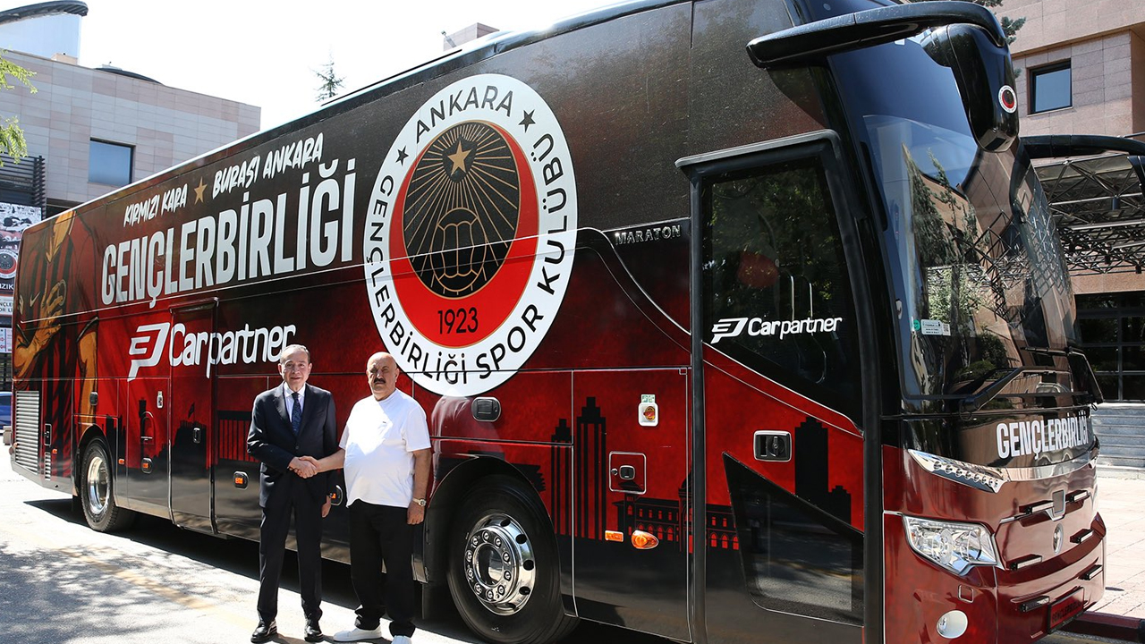 Gençlerbirliği’ne yeni sezon hediyesi: Dev otobüs yollarda
