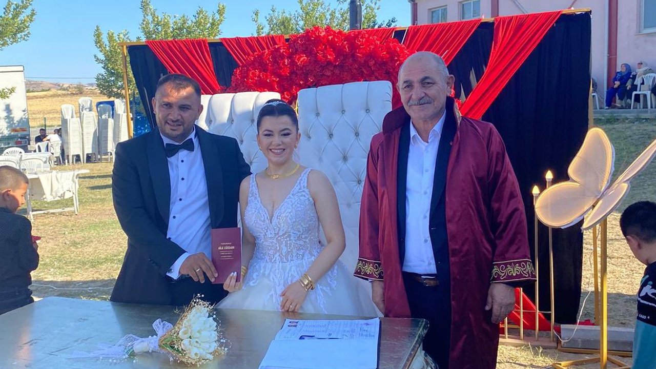 Kalecik'te Başkan Karakoç belediye personellerinin nikahını kıydı
