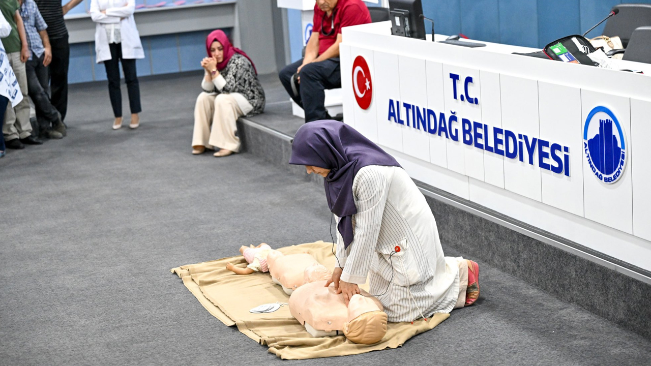 Altındağ Belediyesi personeline ilk yardım eğitimi verdi