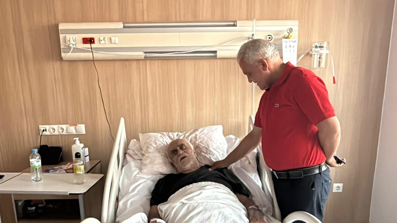 Veli Gündüz Şahin Mamaklı iş insanını hastanede ziyaret etti