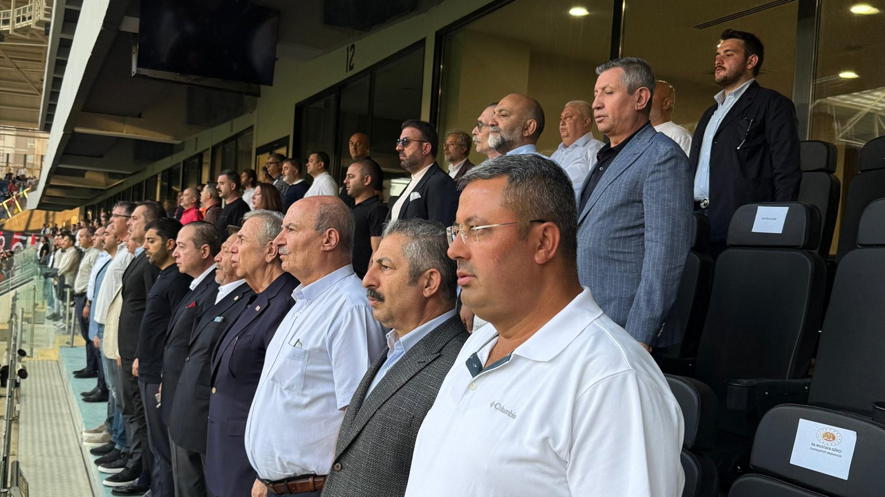 Mansur Yavaş Gençlerbirliği maçını tribünde takip etti