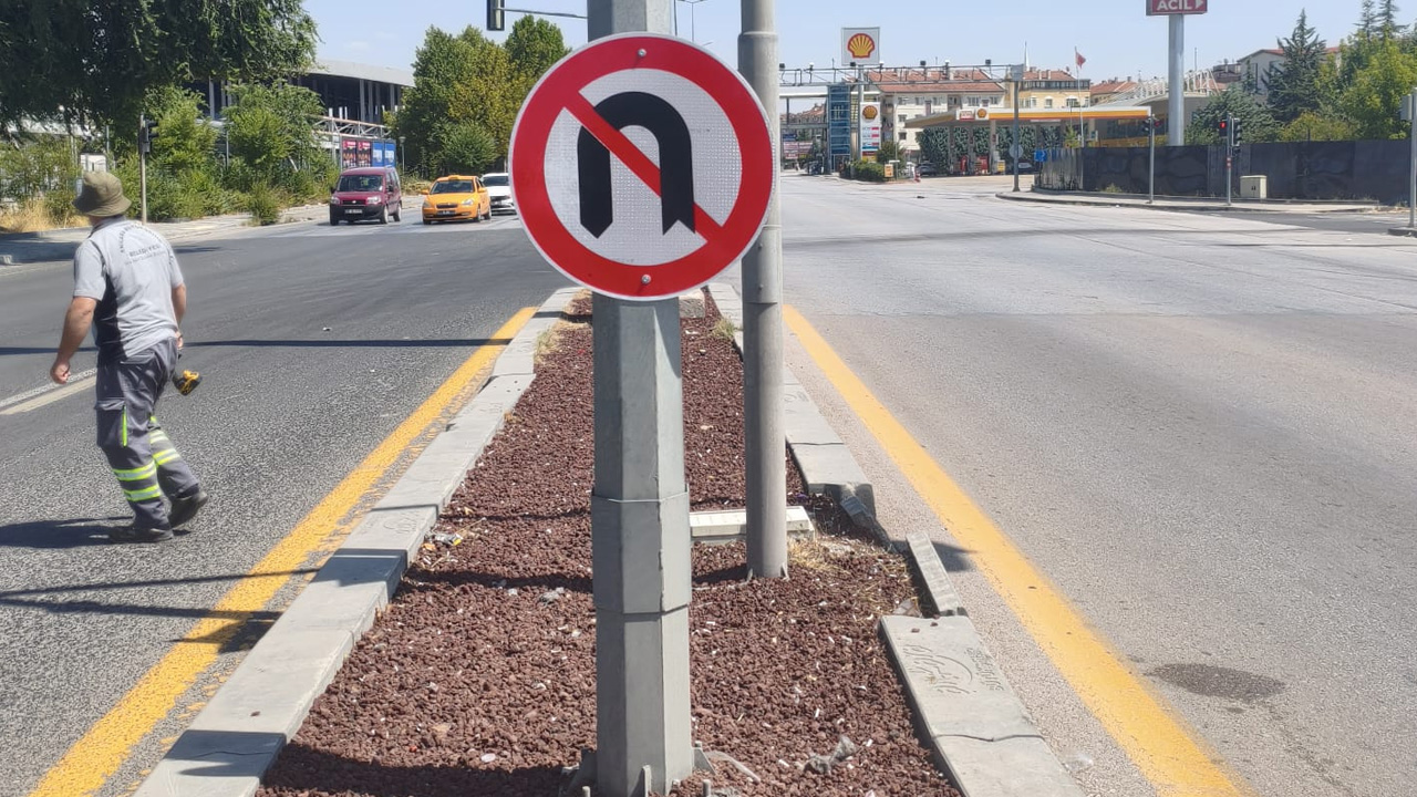 Etimesgut’ta trafik sorunu çözüldü: U Dönüşü Levhası yerleştirildi
