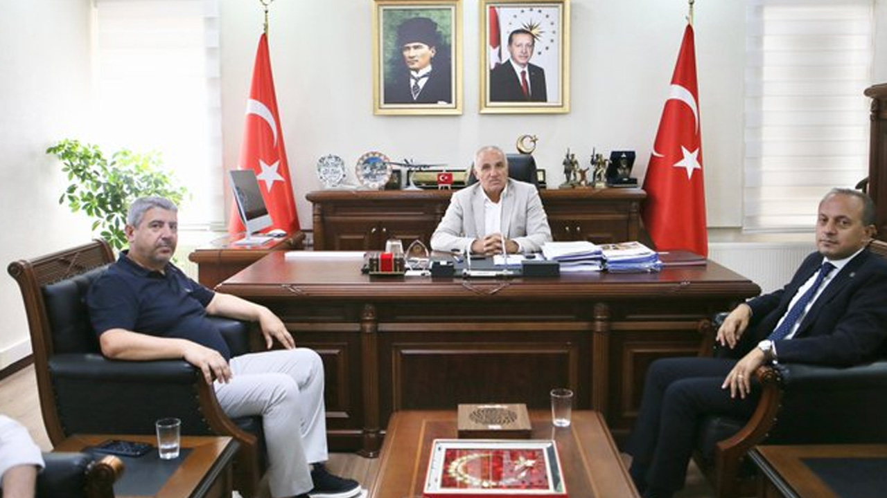 AK Parti Ankara teşkilatı Sincan Kaymakamlığı'nda makamda ağırlandı