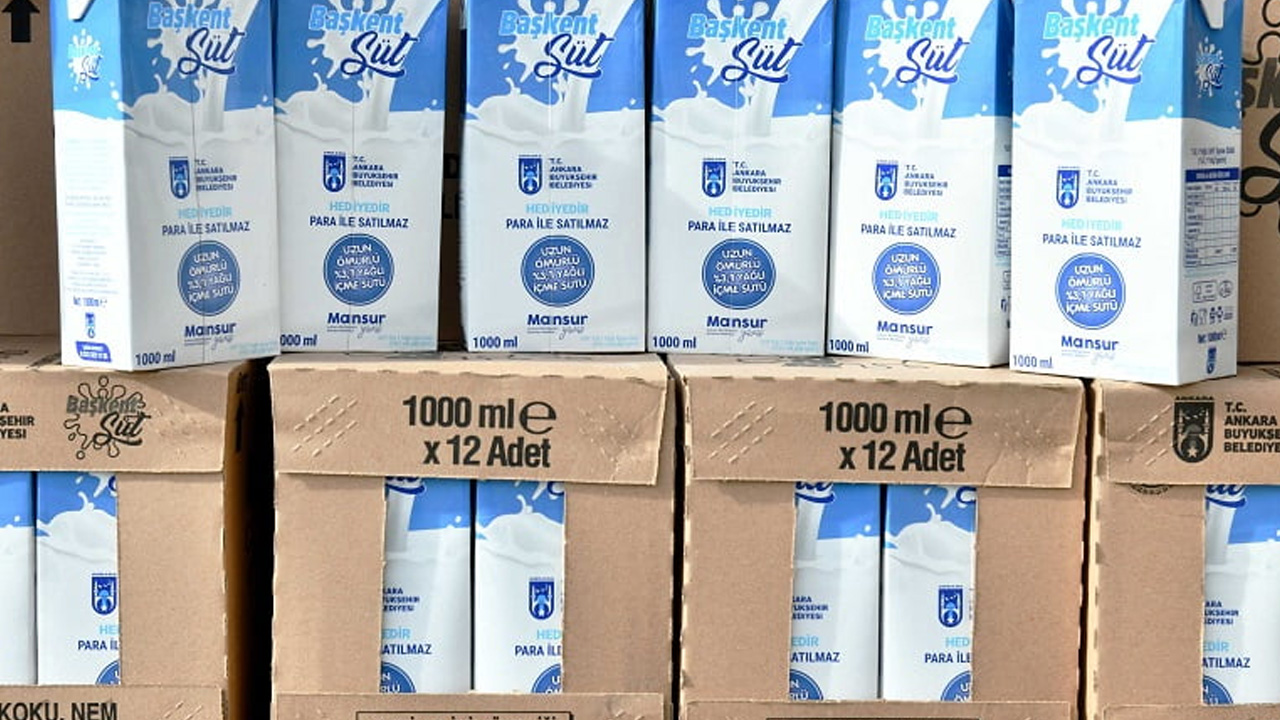 Mansur Yavaş 33 bin ailenin çocuklarına ücretsiz süt dağıttı