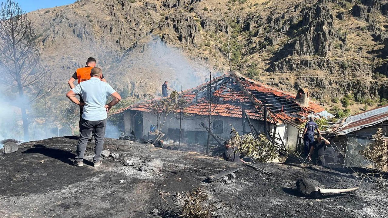Çamlıdere’de korkutan yangın: Büyük hasar gördü