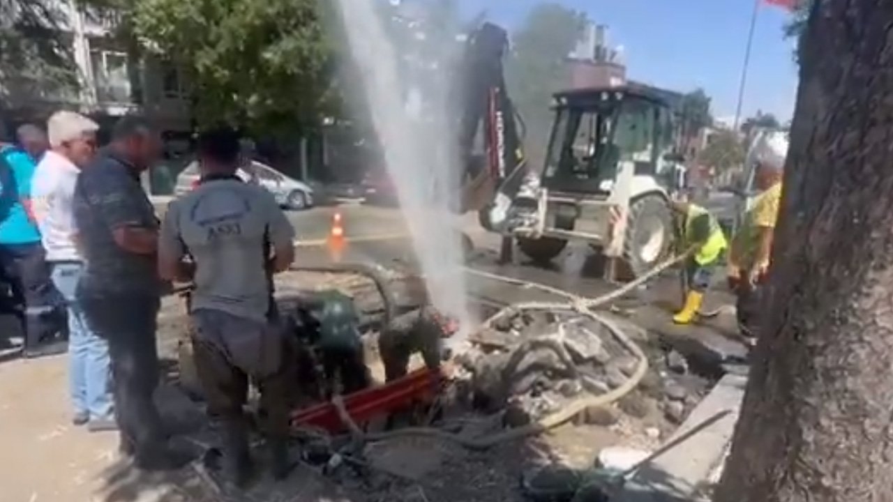 Dikmen Caddesi’ndeki içme suyu hattında patlama