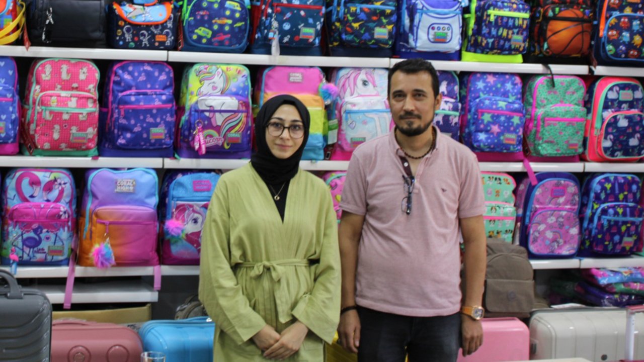 Çanta vitrinleri renklendi: Ankara'da fiyatlar 200 TL’den başlıyor