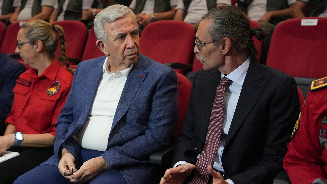 Etimesgut’ta şehitleri anma töreni yapıldı; Mansur Yavaş da katıldı