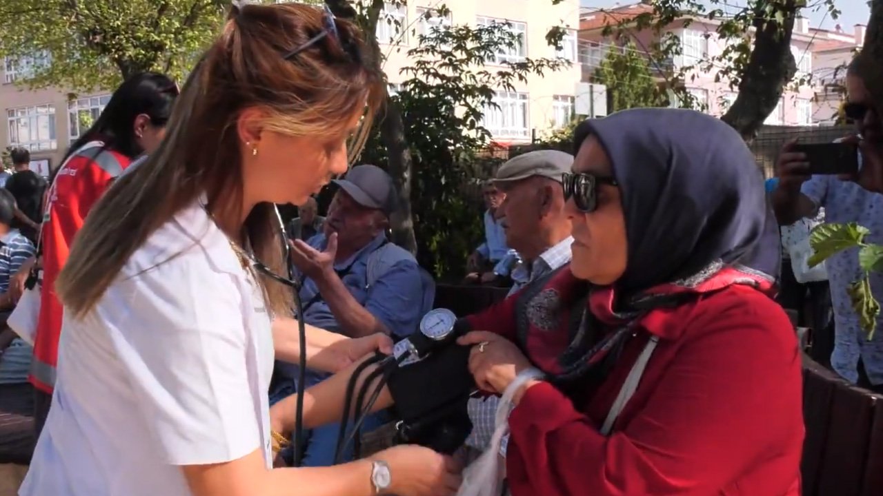 Büyükşehir emeklilerin sağlığını kontrol ediyor