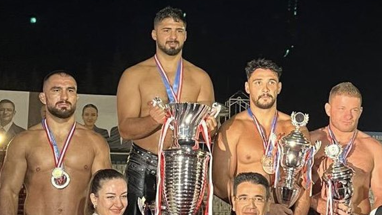 ASKİ sporcusu Feyzullah Aktürk Yağlı Güreş Ligi’nde ikinci oldu
