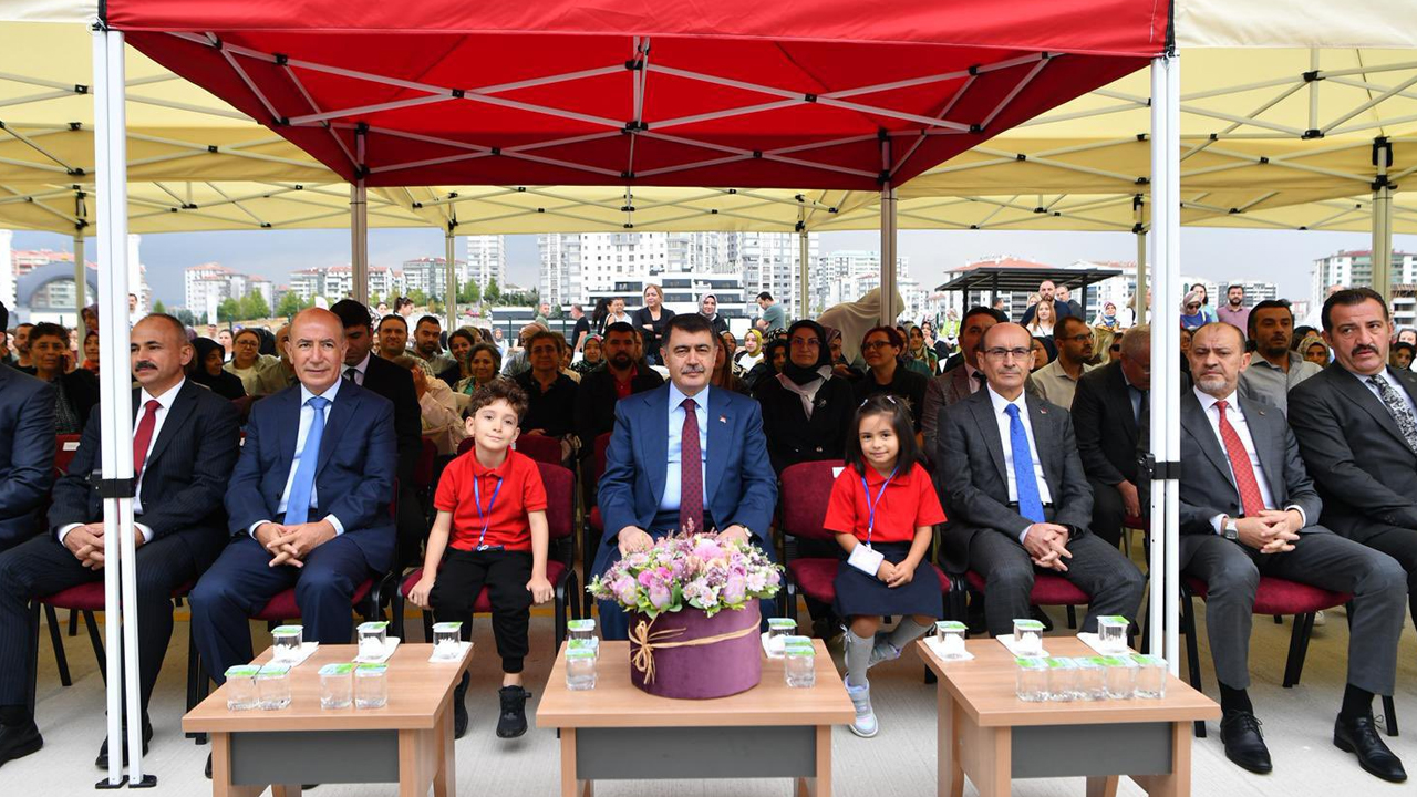 Ankara Valisi Vasip Şahin İlköğretim Haftası programına katıldı