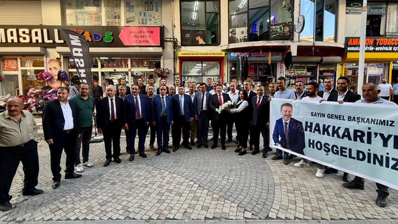 Ankaralı şoförler Hakkari'deki otomobilcileri ziyaret etti