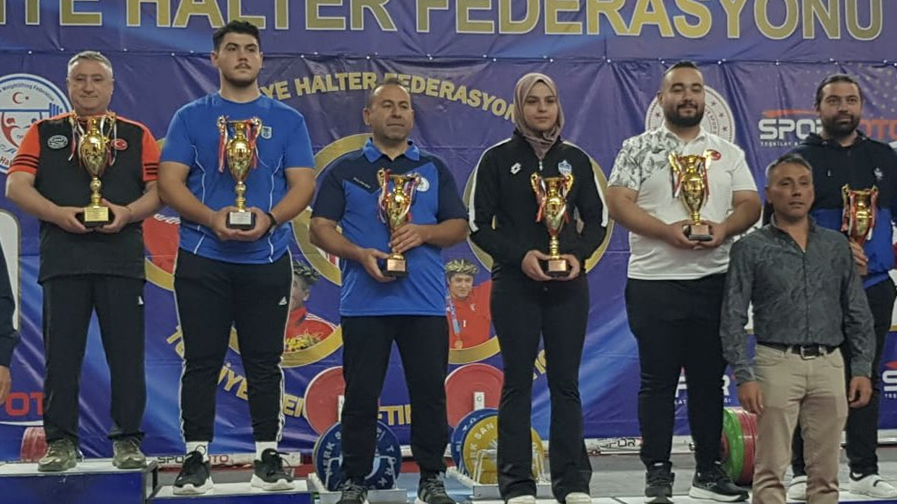 ABB ASKİ Spor Türkiye Halter Şampiyonası'nda zirveye çıktı