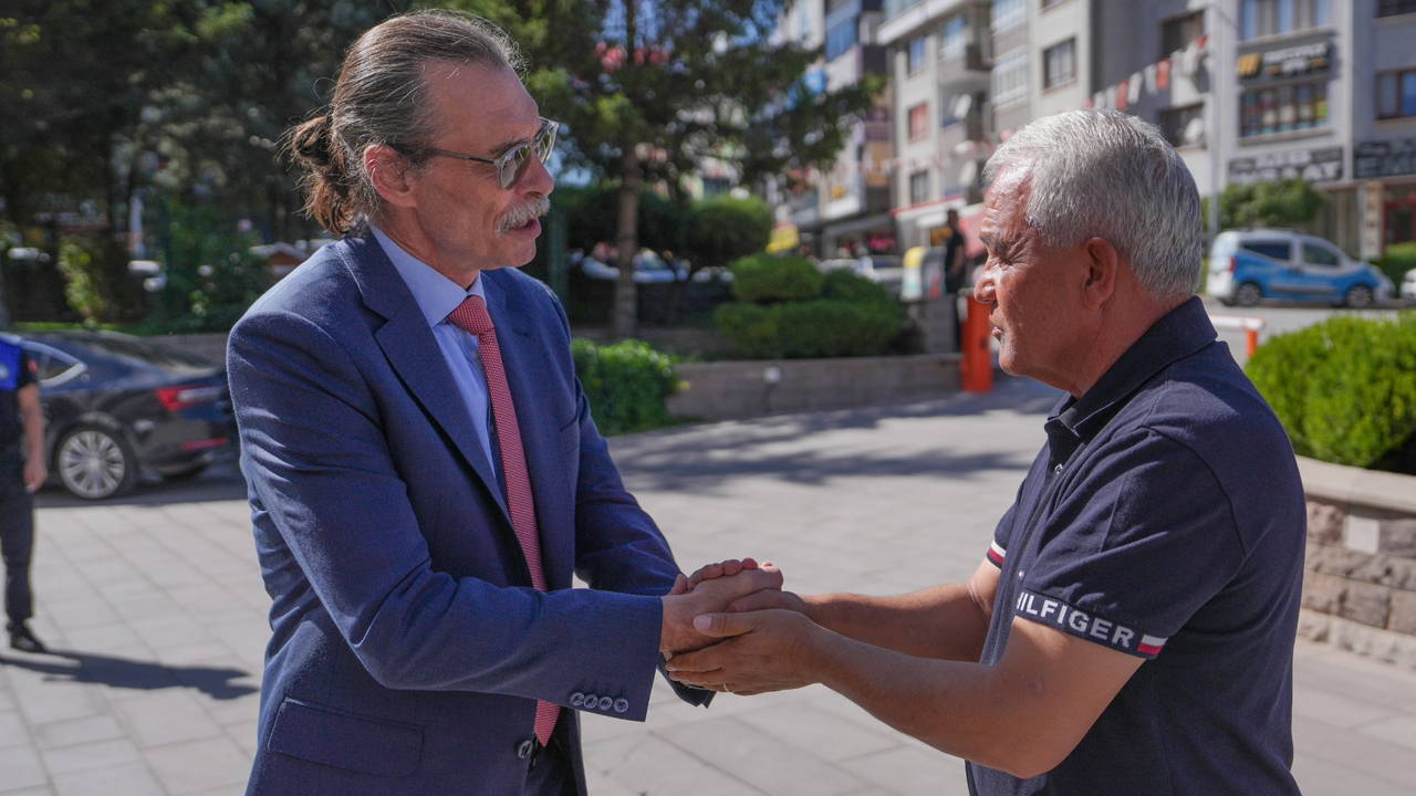 Mamak Belediye Başkanı Şahin’den Erdal Beşikçioğlu’na ziyaret