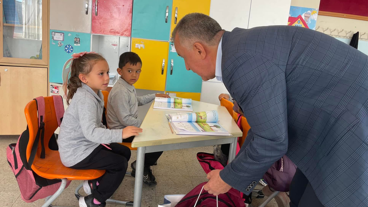 Çamlıdere Belediyesi öğrencilere kırtasiye desteği verdi