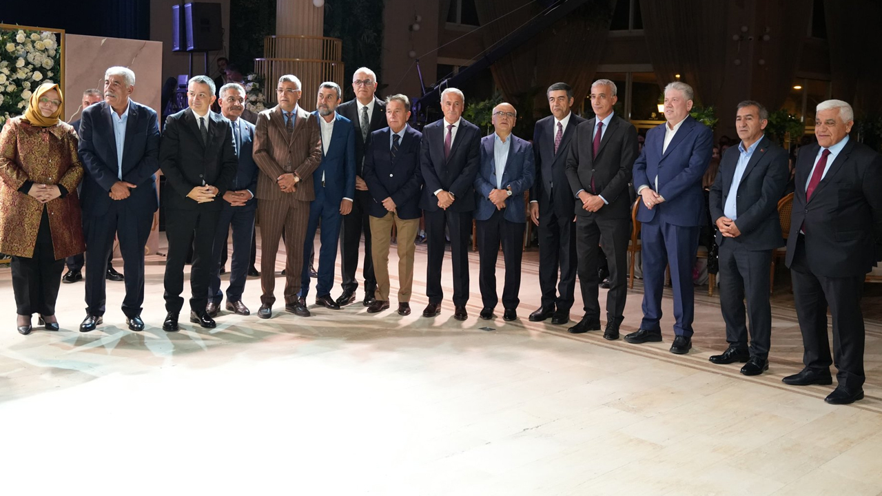 MHP yetkilileri eski Milli Eğitim Bakanı Ziya Selçuk'un düğününe katıldı