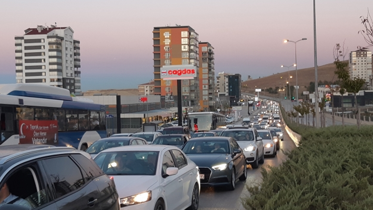Bağlıca Ulupınar Caddesi’nde yollar bozuk: Vatandaş asfalt istiyor
