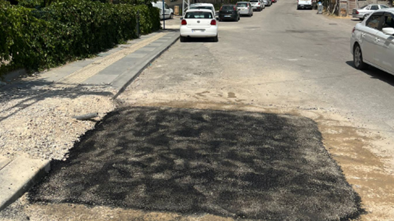 Mamak'taki bozuk yola ekipler müdahale etti: Yeni asfalt atıldı