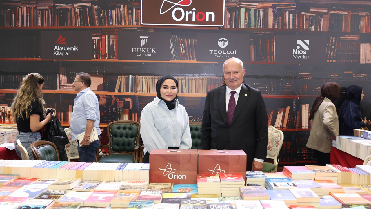 Başkentin ticaret patronu 22. Ankara Kitap Fuarı'nı gezdi