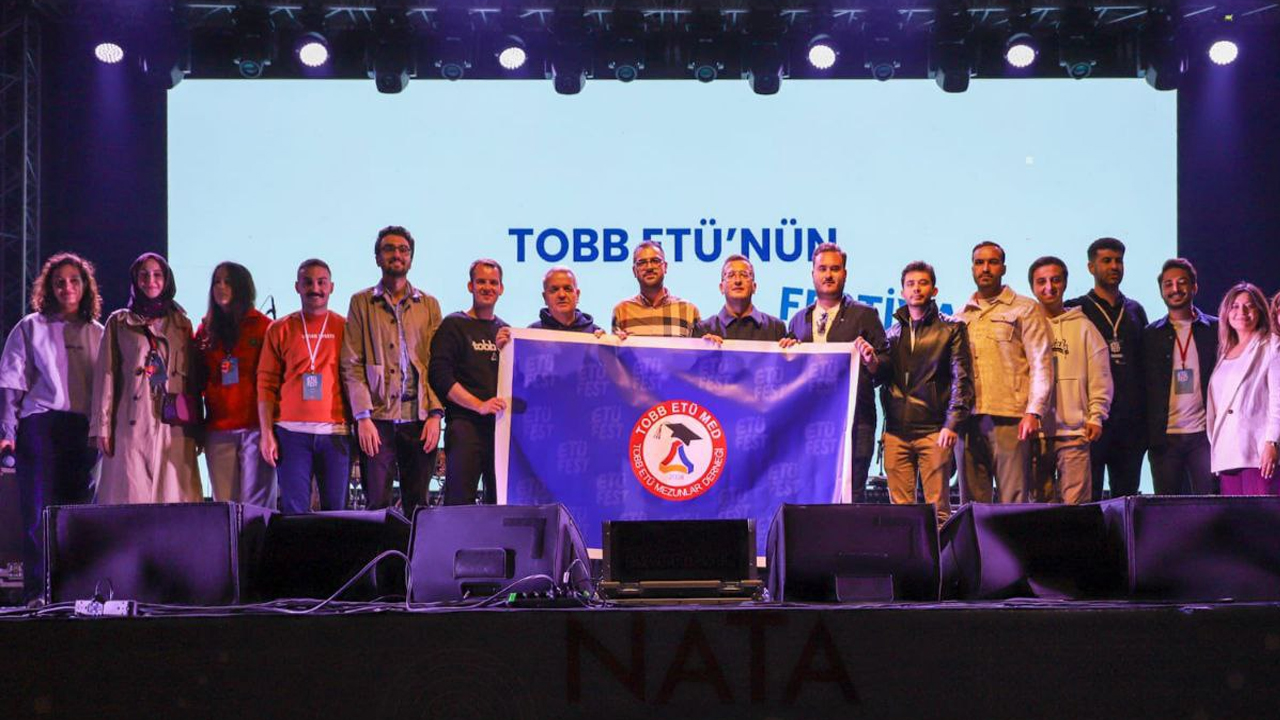 TOBB ETÜ’de mezunlara plaket, takımlara ödül verildi