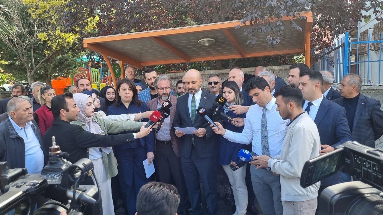 AK Parti Ankara teşkilatı Mamak Kayaş’ta su sorununu protesto etti