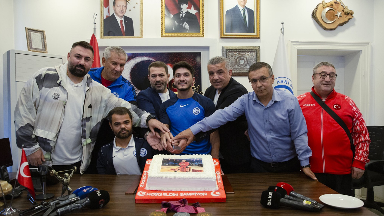 ASKİ'den dünya şampiyonu Muhammed Furkan Özbek’e kutlama