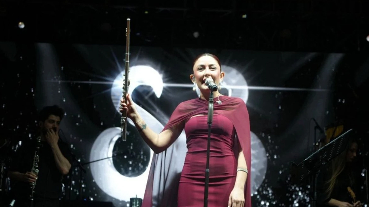 Mansur Yavaş 29 Ekim'deki Melek Mosso konserini iptal etti