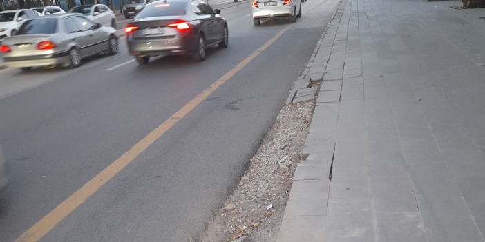 Çankaya Kolej'de kaldırım bozuk kaldı: Büyükşehir yoğunmuş